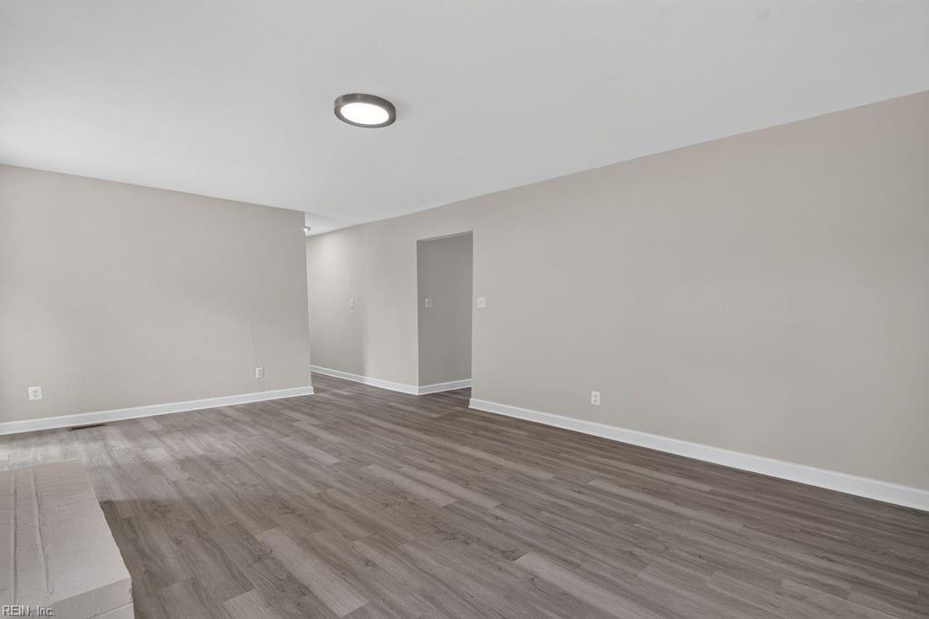 112 W Rexford Drive