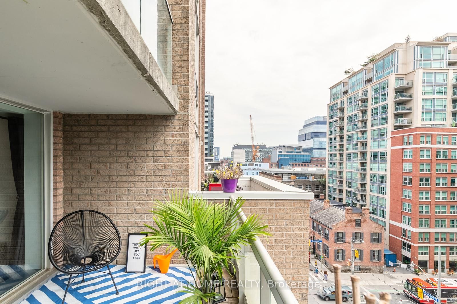 330 E Adelaide St 803