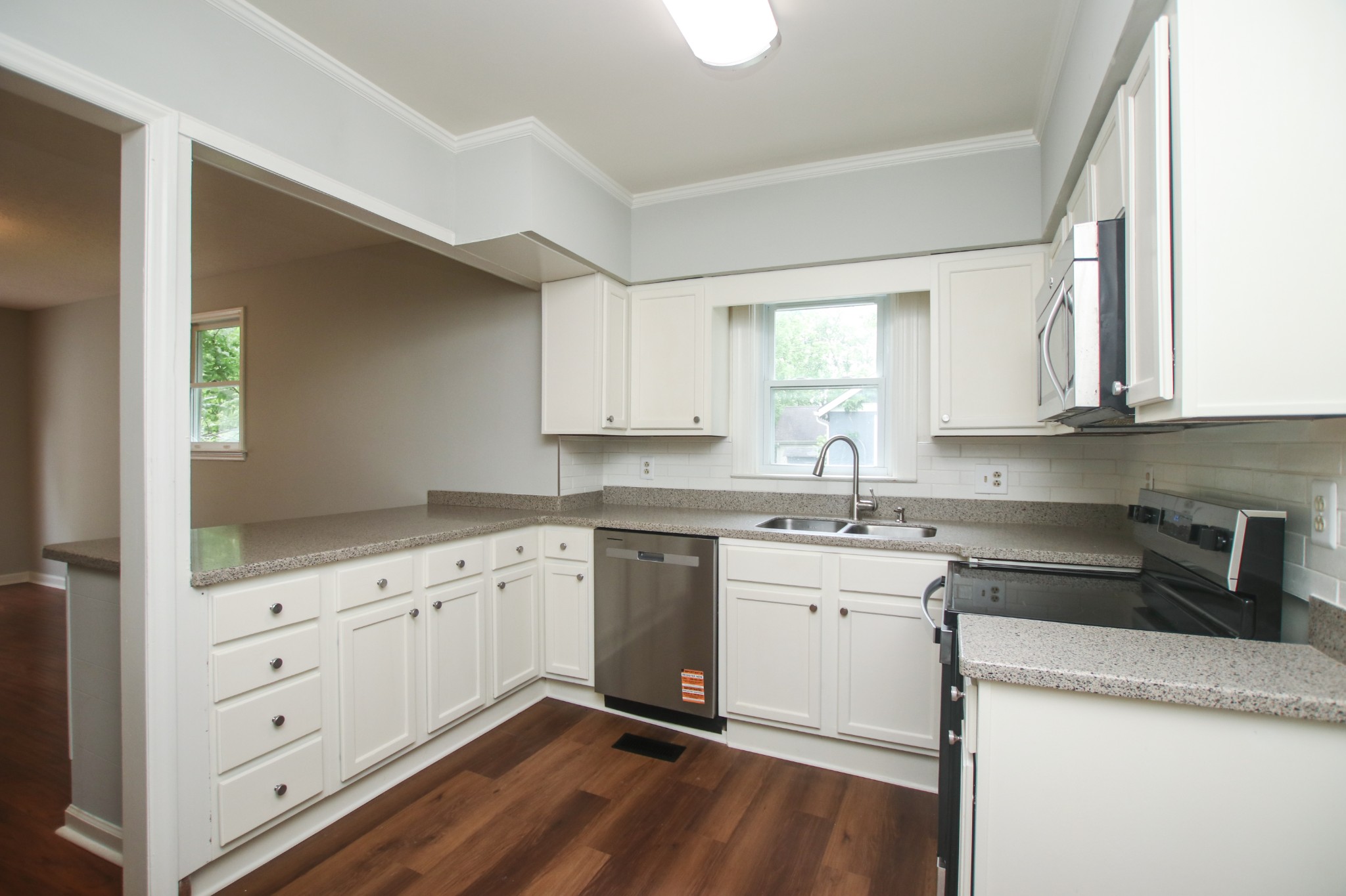 828 E Castle St — sold