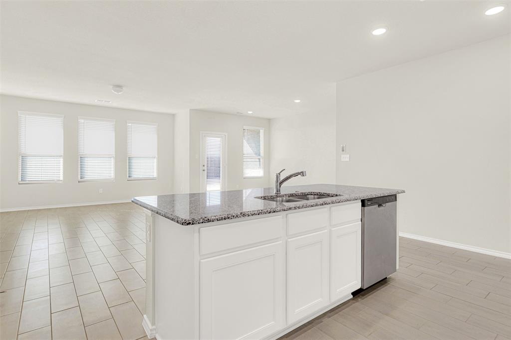 949 Ravenwood Lane