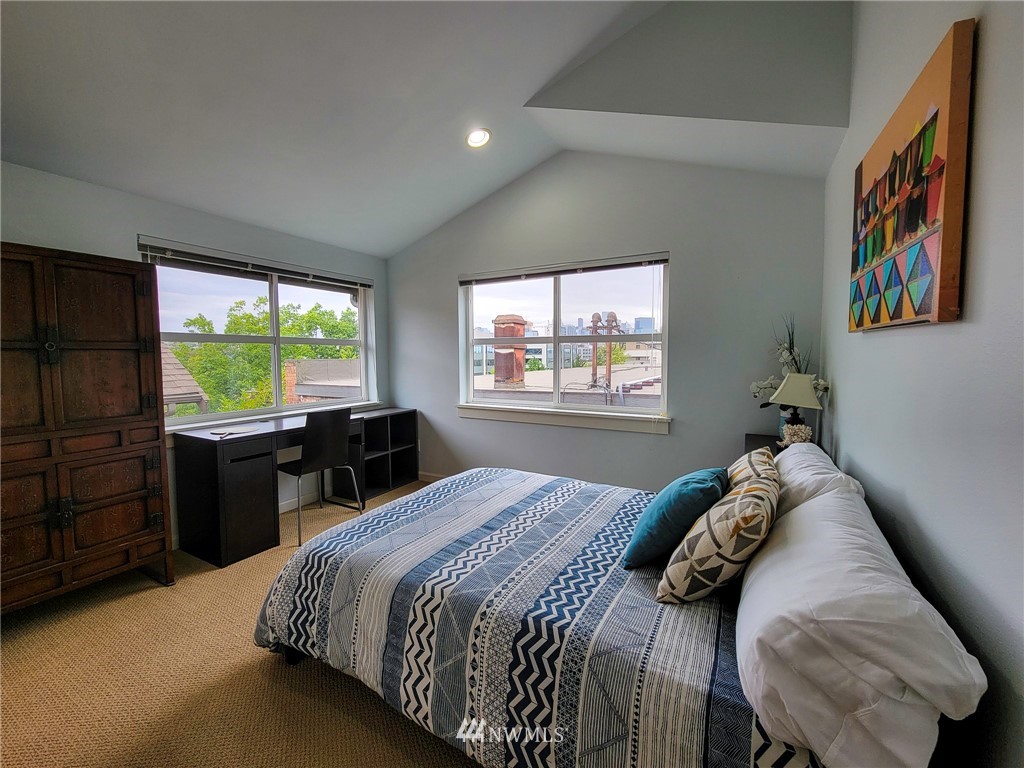 1209 Aurora Avenue N