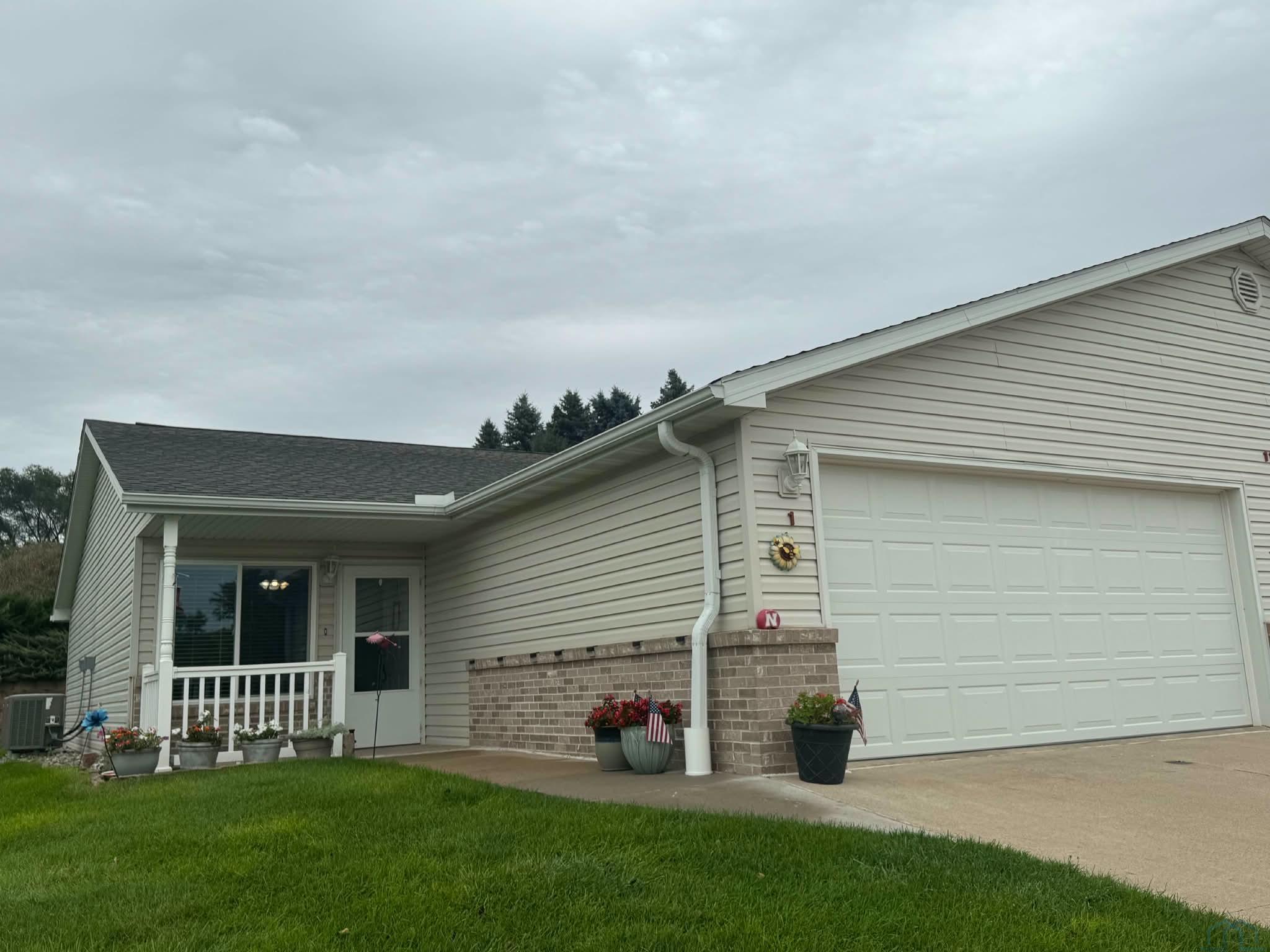 1120 Meadow View Court 1