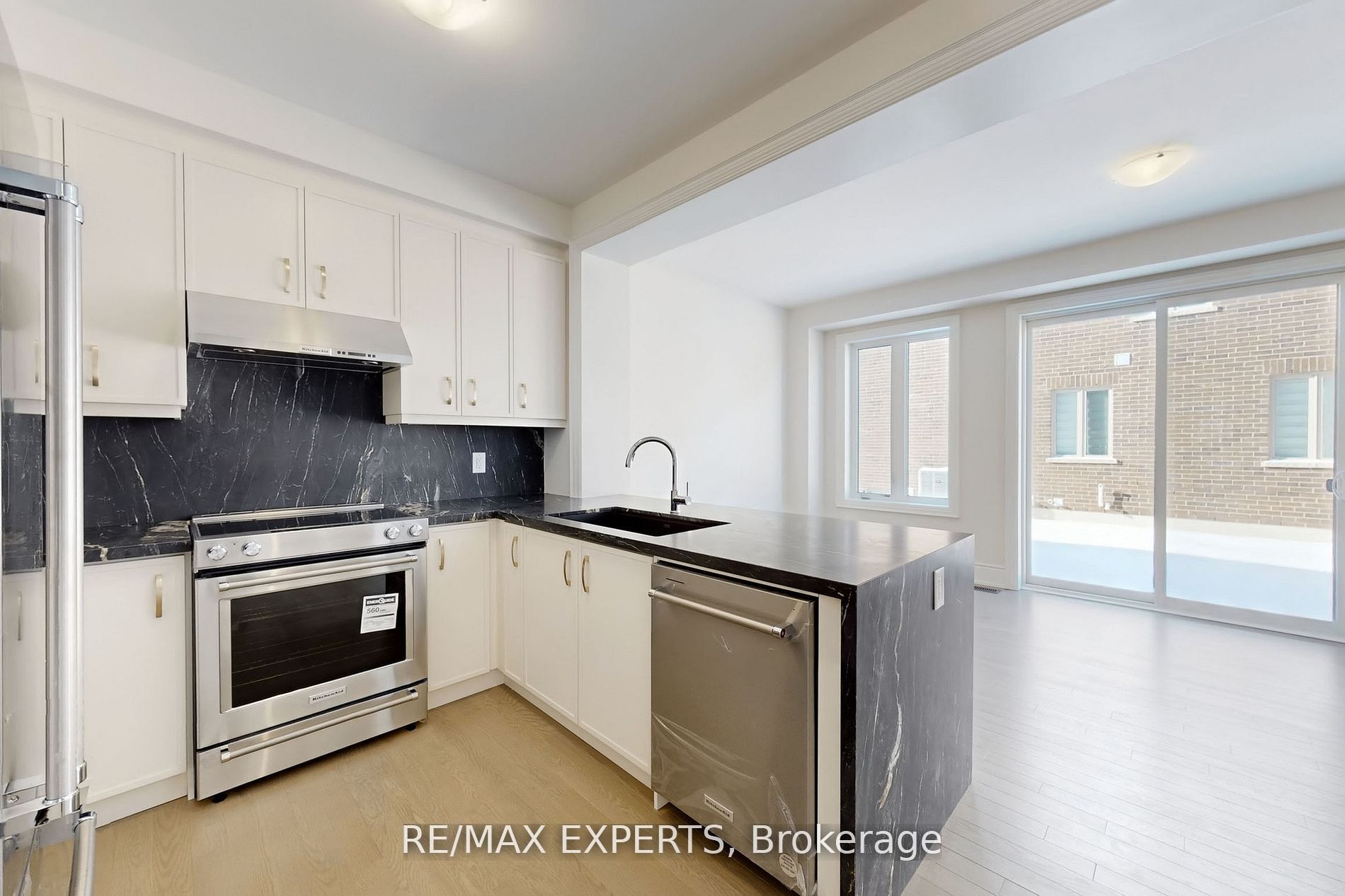12 Abeam St