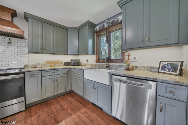 113 Carol Dr — photo 9 of 18