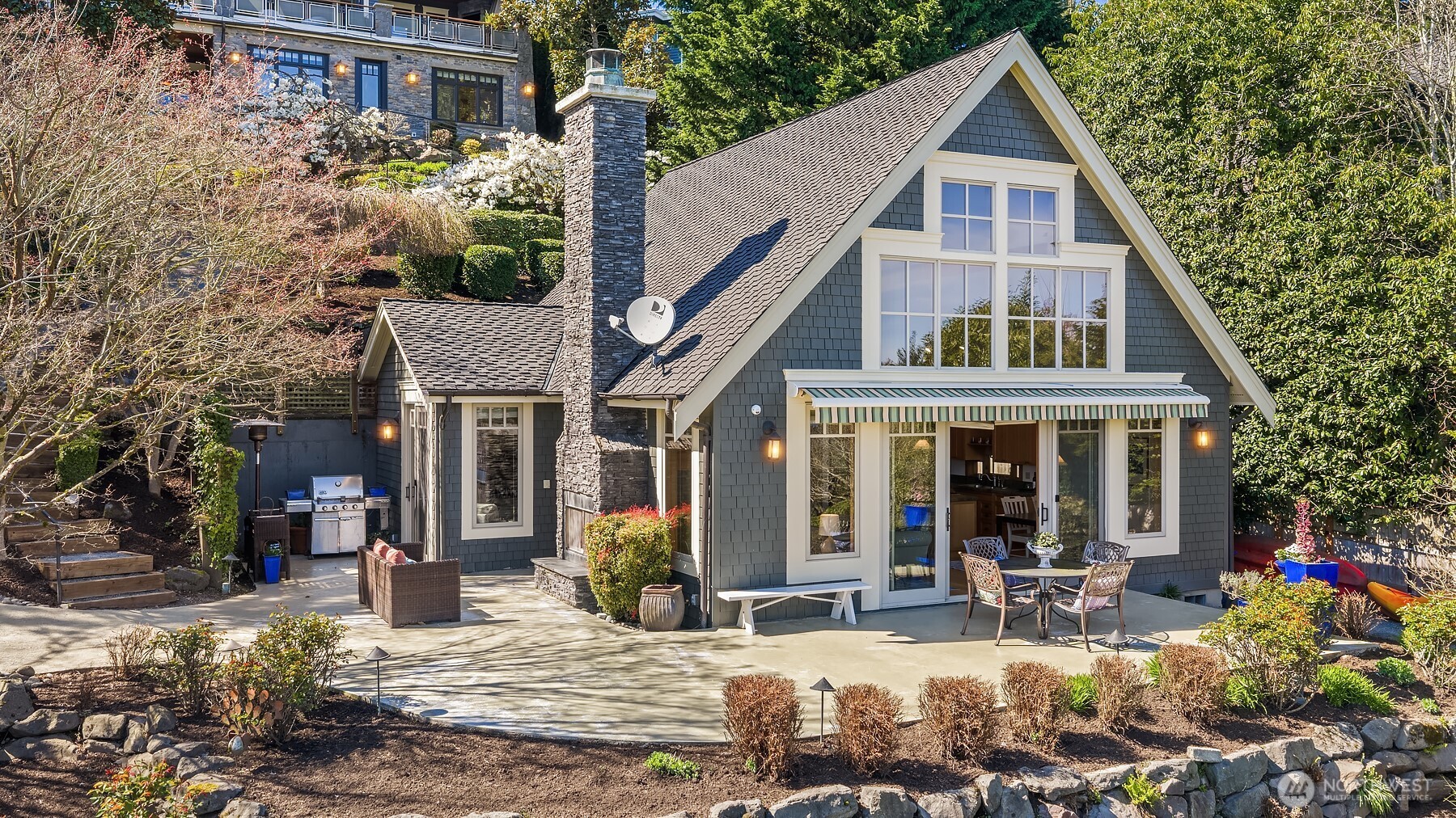 Escape to the beachside guest house and you'll never want to leave. Every amenity you need is right here at the water's edge.