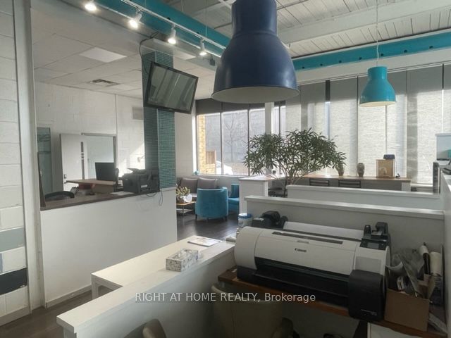 30 Fordhouse Blvd A