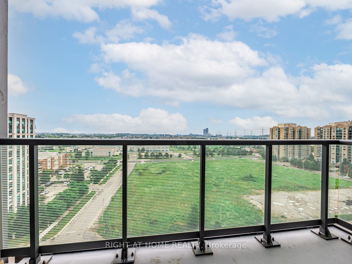 65 E Oneida Cres 1010