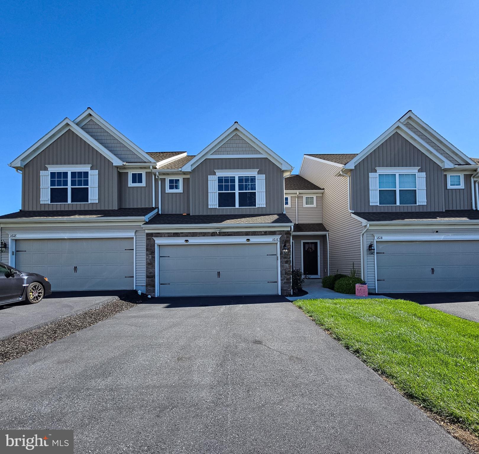 Welcome to this beautiful, well-maintained townhome in the desirable Orchard Glen community of Mechanicsburg! Priced at $364,900, this traditional-style home, built in 2020, offers 3 bedrooms, 2 full bathrooms, 1 half bathroom, and approximately 1,890 sq. ft. of living space, including a 600 sq. ft. finished basement. The inviting open-concept floor plan features a spacious living area, dining area, and a modern kitchen with a center island, pantry, recessed lighting, and stainless steel appliances. The primary suite includes a walk-in closet and private bathroom, while additional highlights include an attached garage, central air conditioning, natural gas heating, convenient laundry appliances, and a deck and porch for outdoor enjoyment. The finished basement offers versatile additional space ideal for a recreation room, home office, gym, or entertainment area. Located in Upper Allen Township within the Mechanicsburg Area School District, this home combines modern comfort, functional living space, and a convenient location. Don't miss this wonderful opportunity to make this exceptional property your new home!