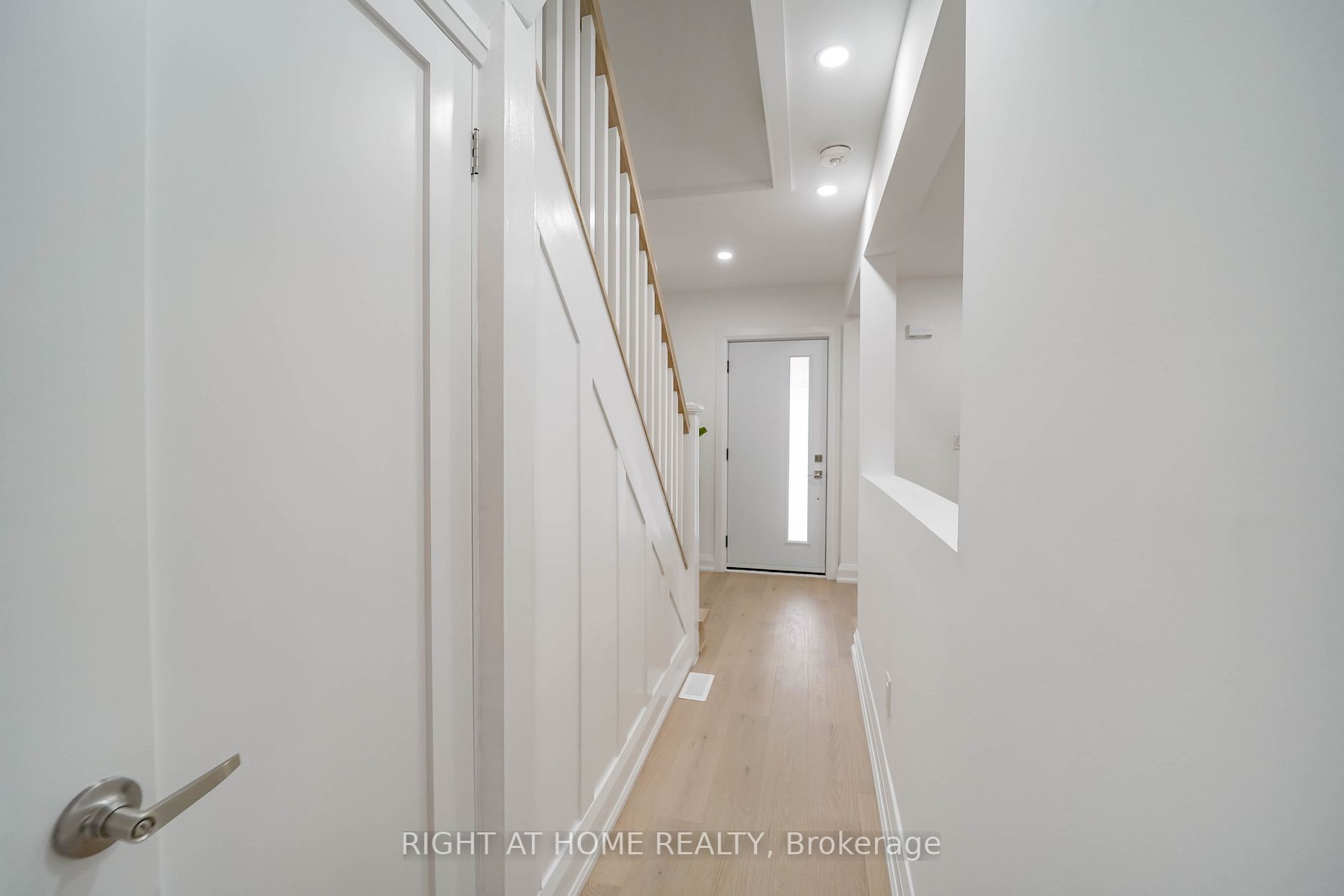 801 Coxwell Ave