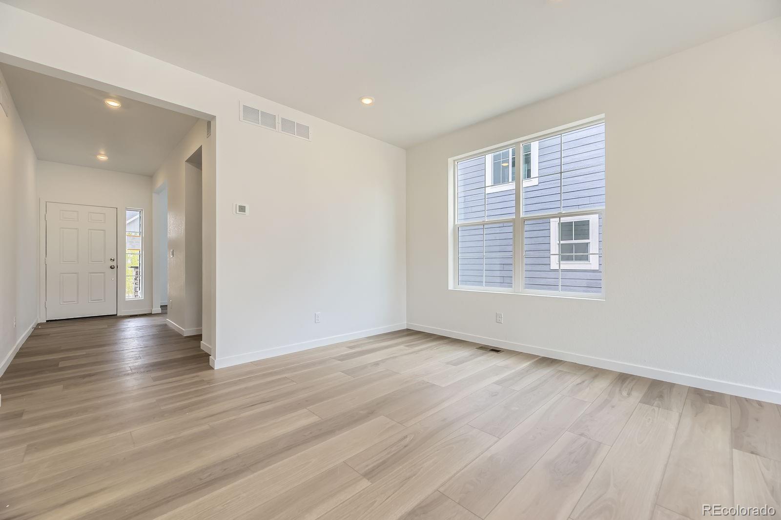 10976 Snowdon Street