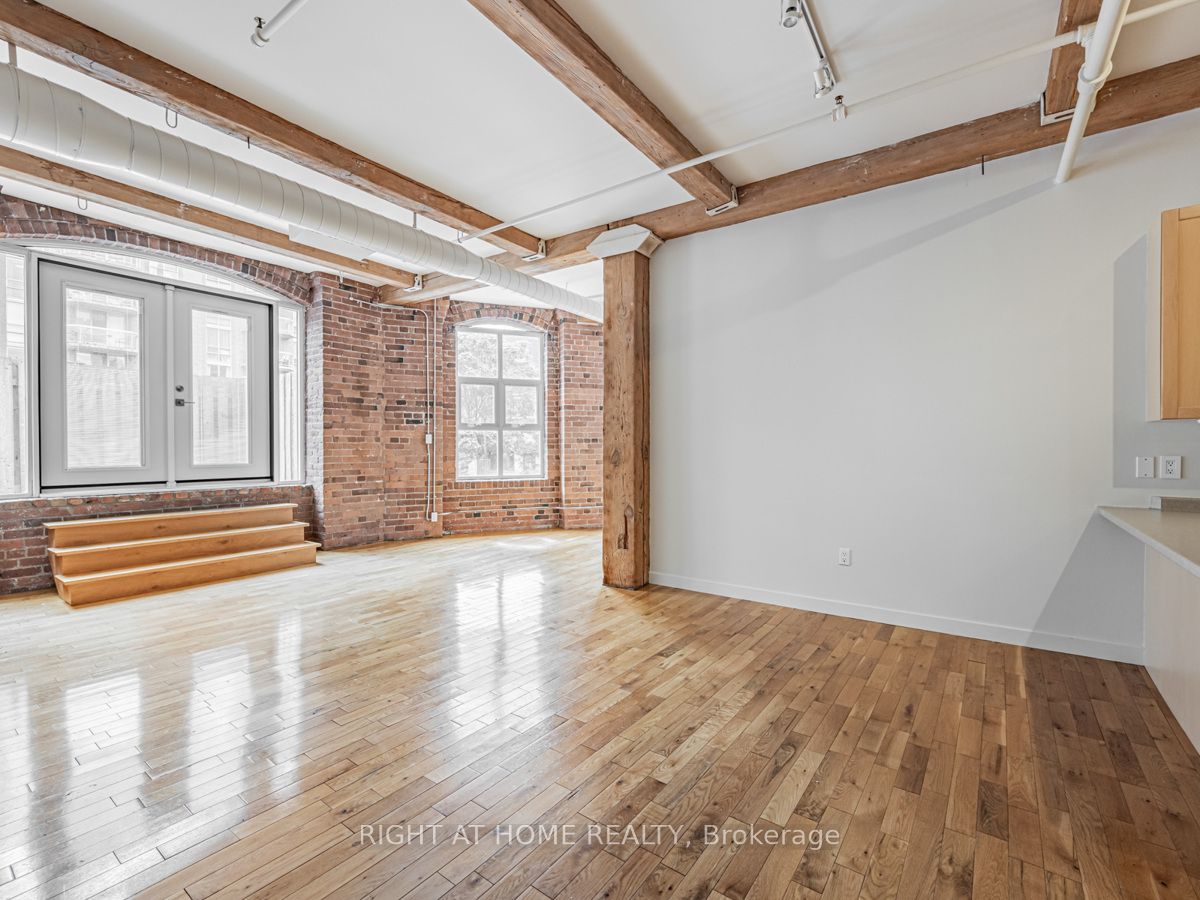 90 Sherbourne St 205