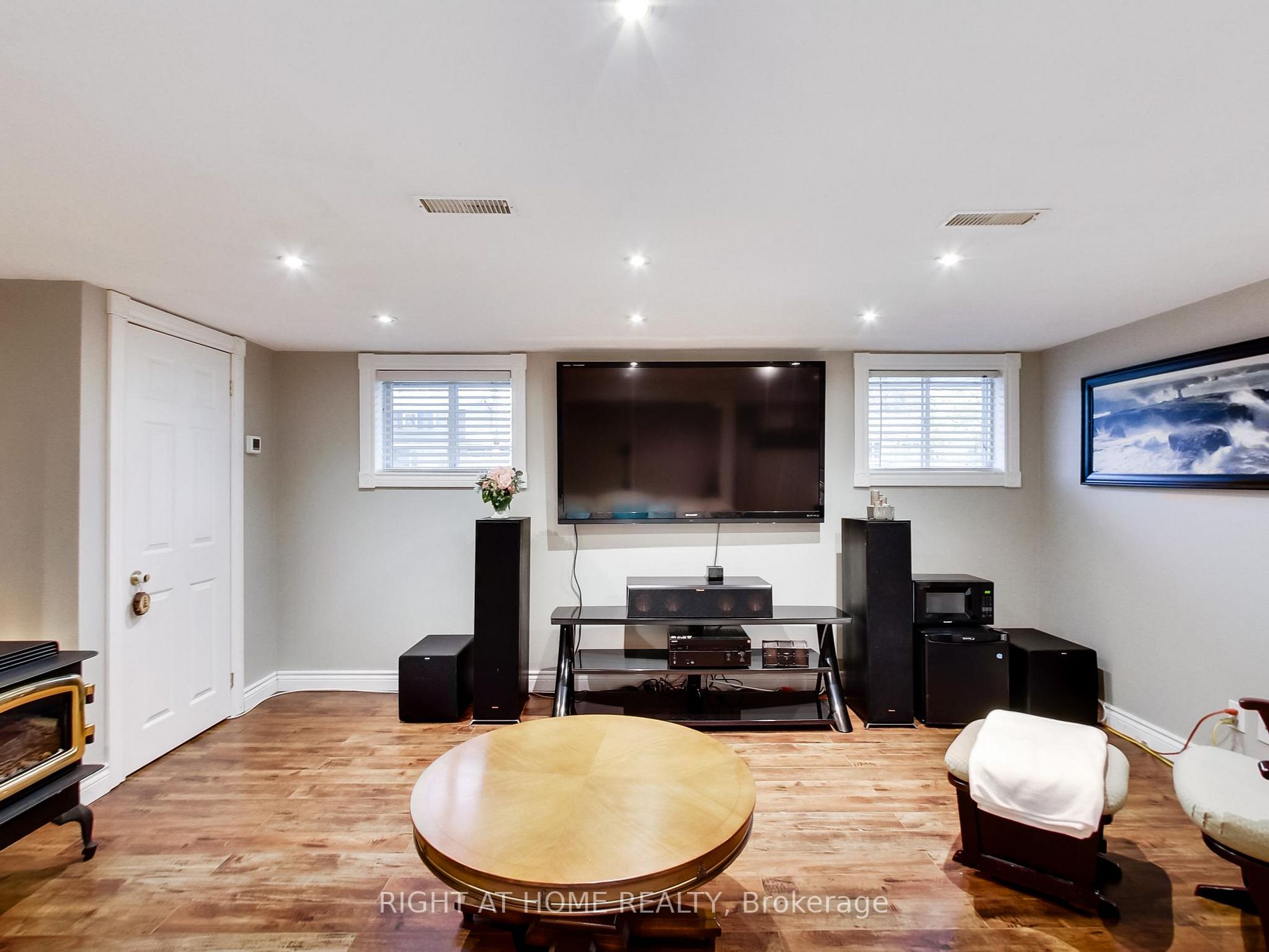 316 Pineview Gdns
