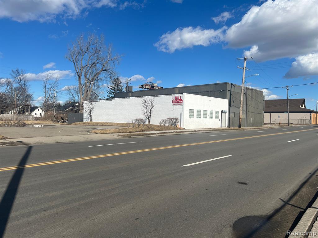 521 E 7 Mile Road