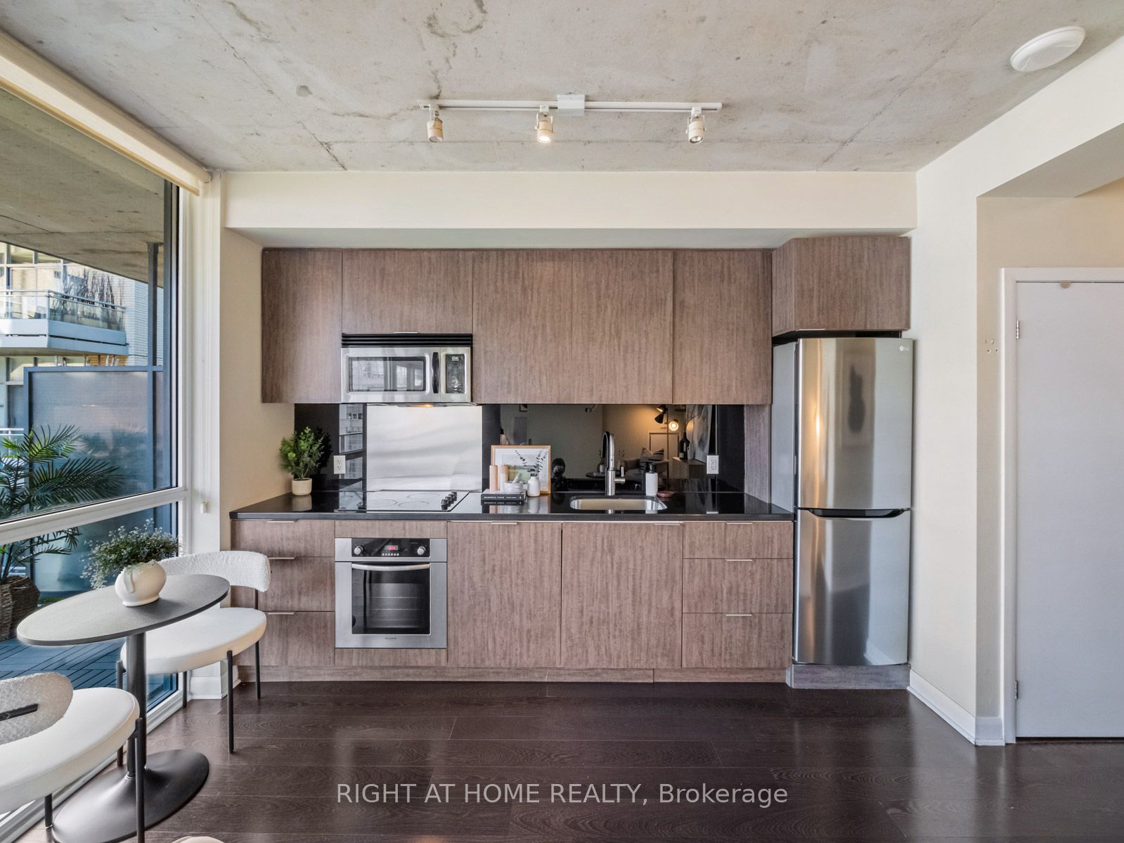 478 W King St 815
