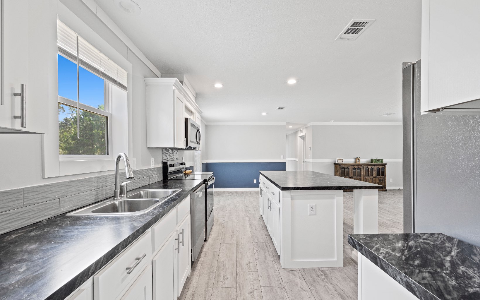 305 NW Ivy Gln