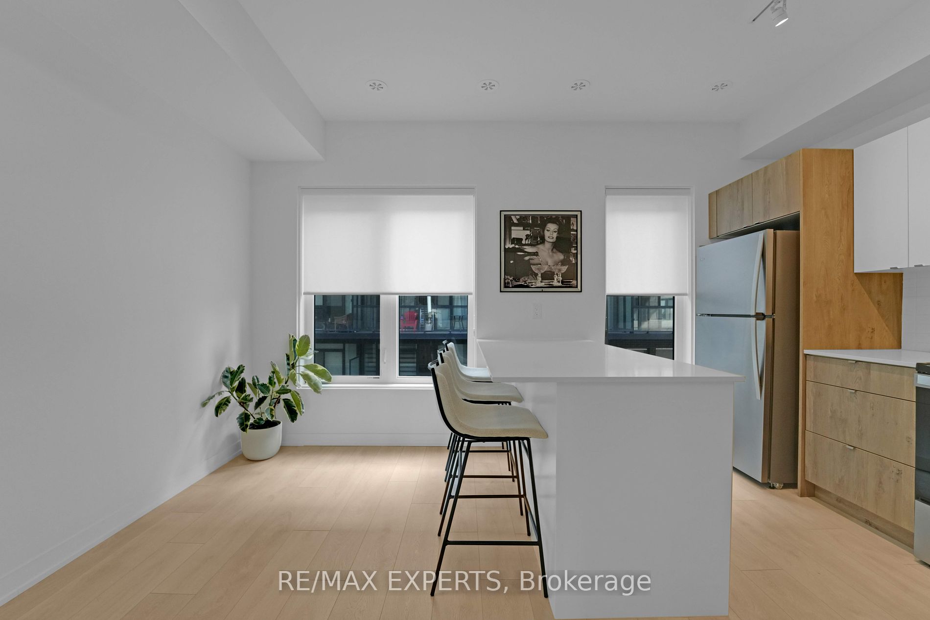 1095 Cooke Blvd 37