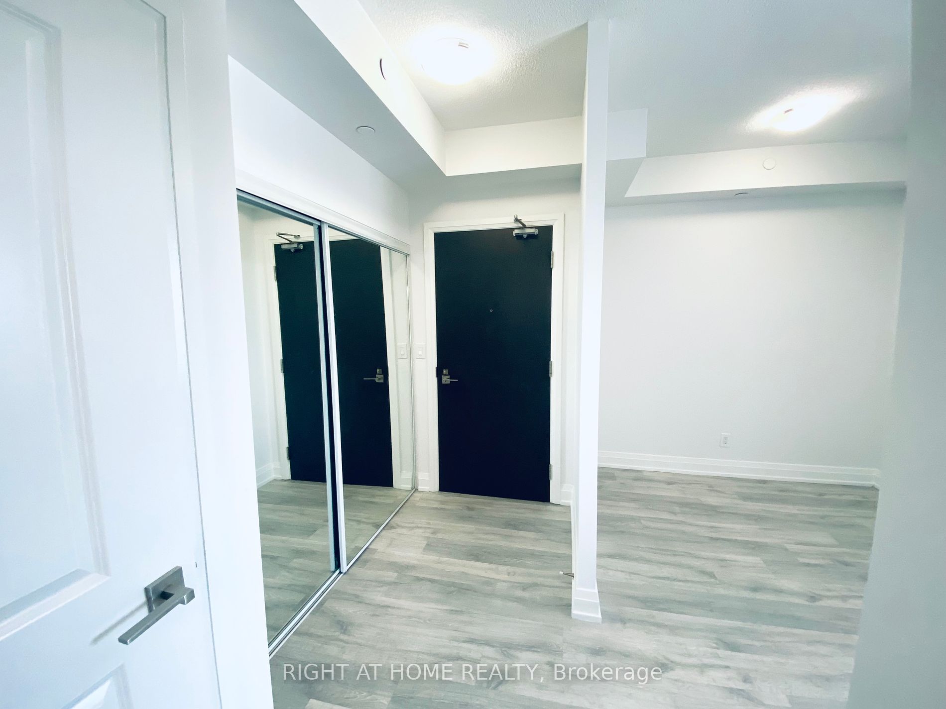 3600 W Highway 7 221