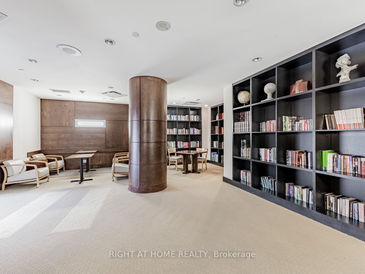 15 Northtown Way 615