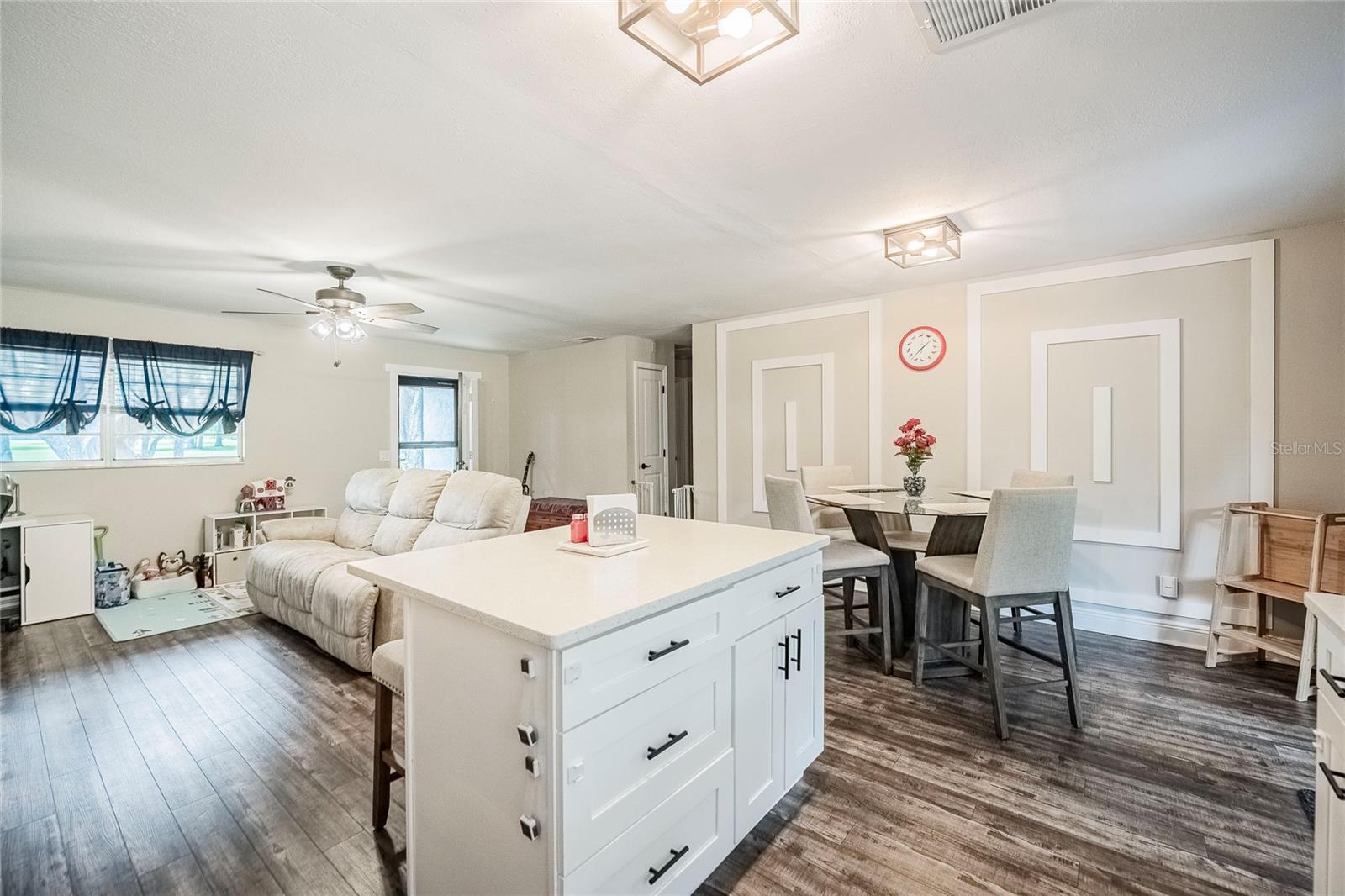 7 E Grove Avenue