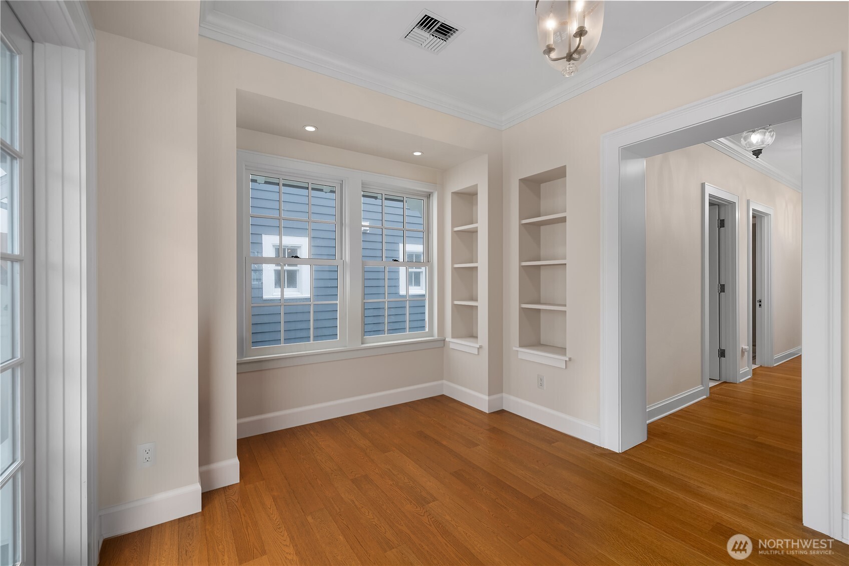 7 E Myrtle Lane