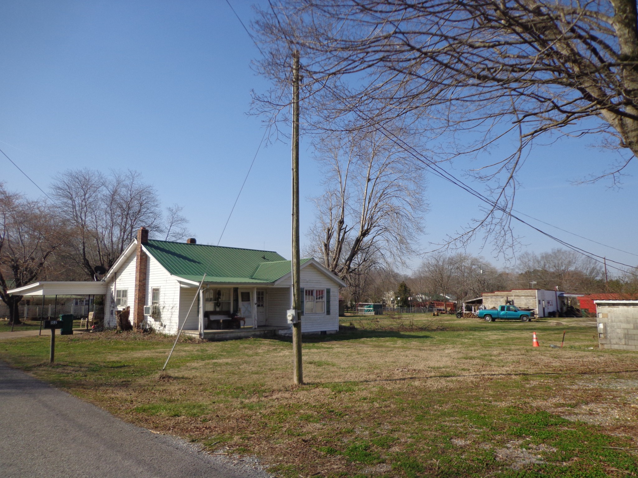918 E Main St