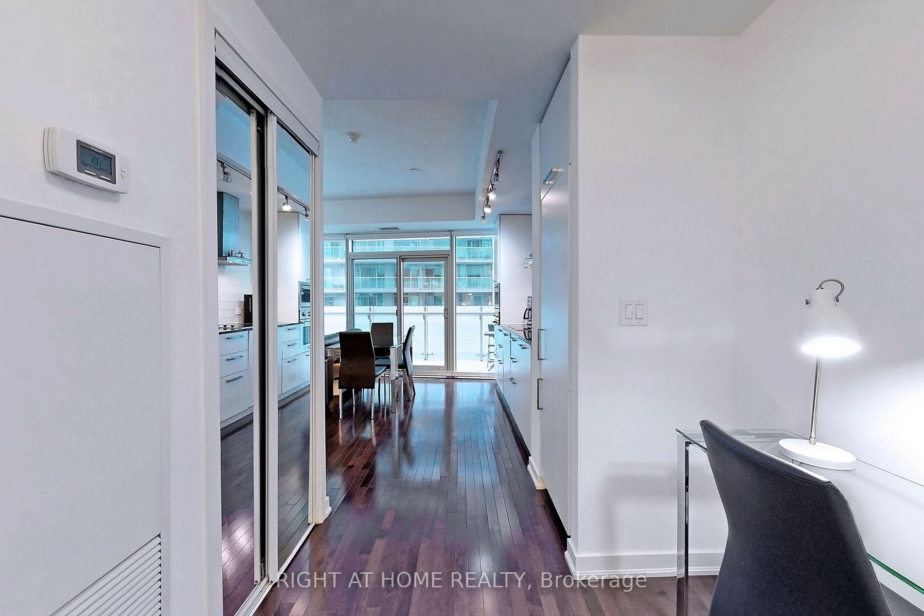 12 York St 2406