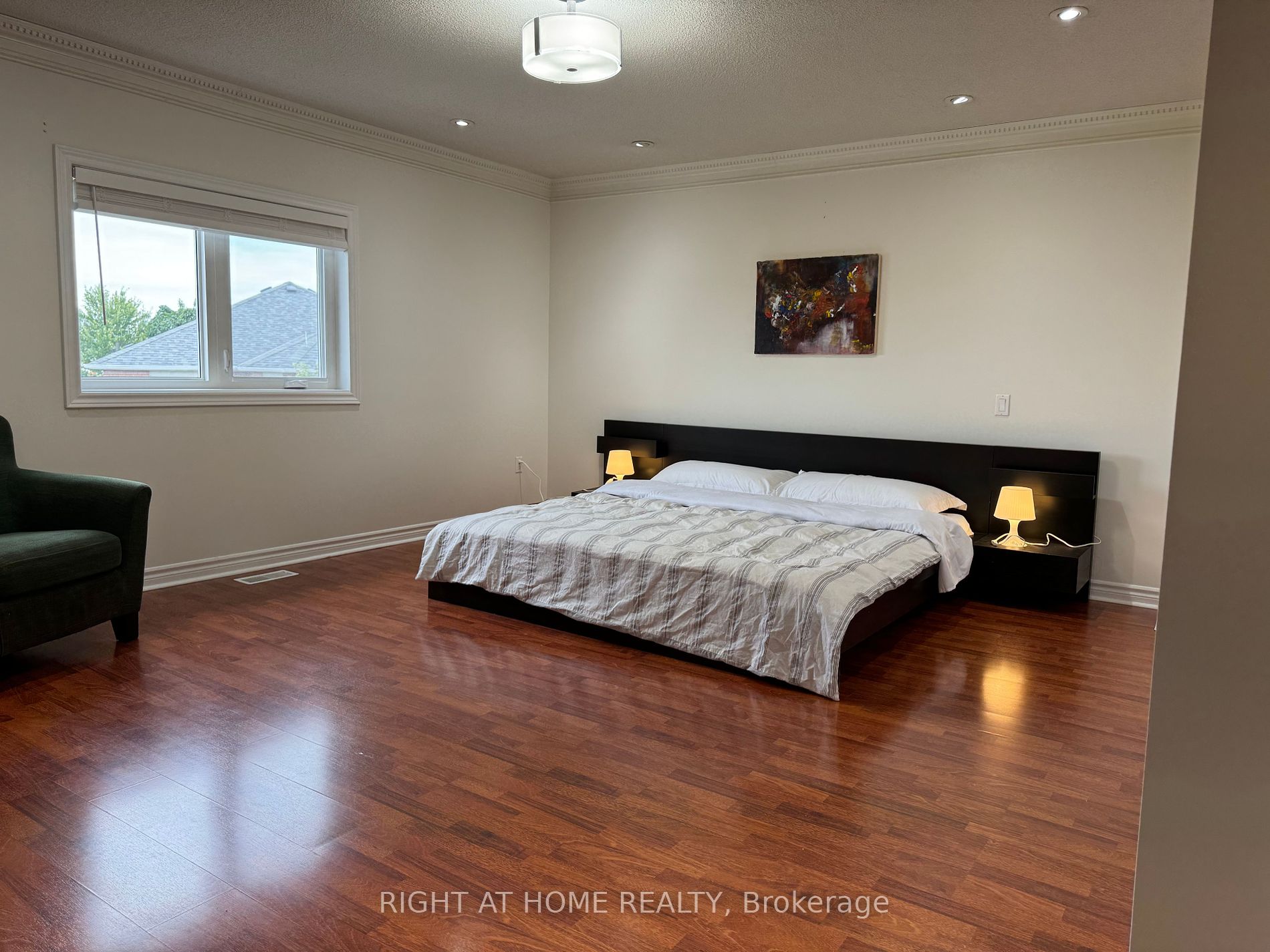 5276 Floral Hill Cres