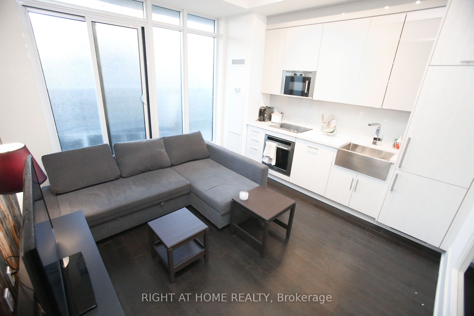 330 W Richmond St 210