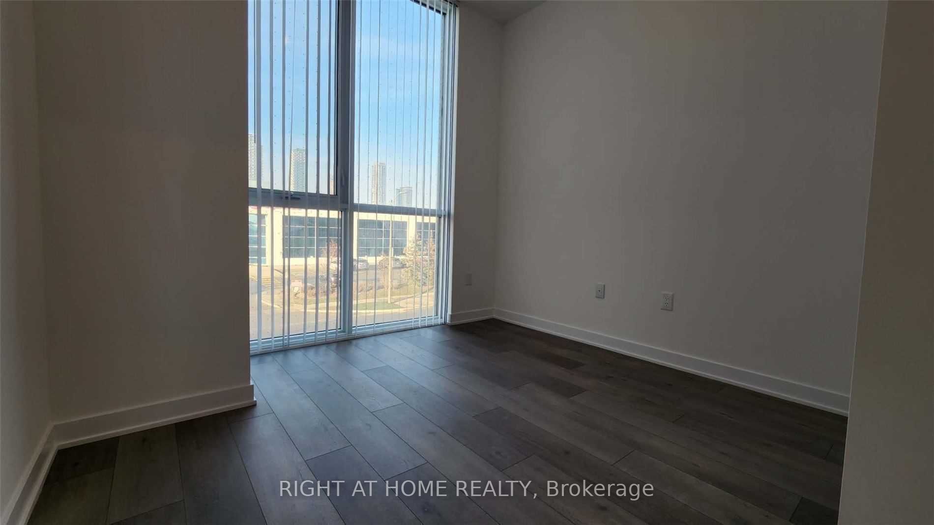 10 Honeycrisp Cres 212