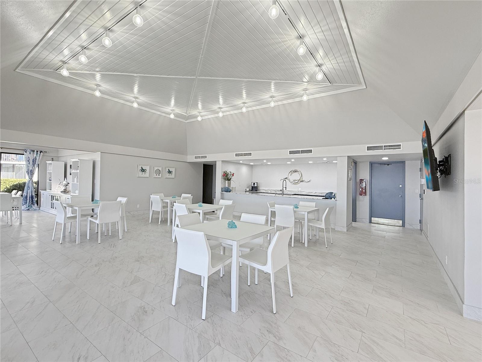 100 Oakmont Lane 101