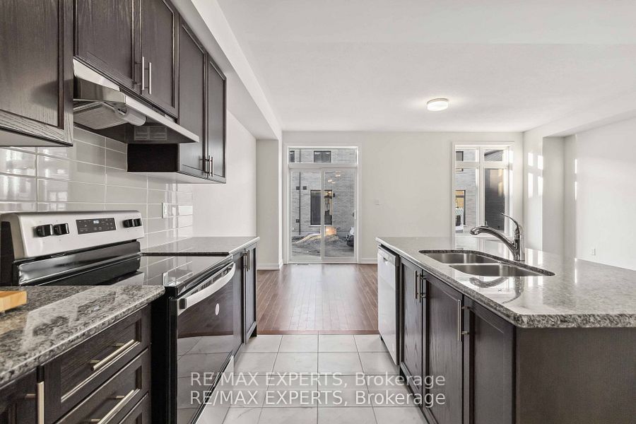 33 Kinloss St