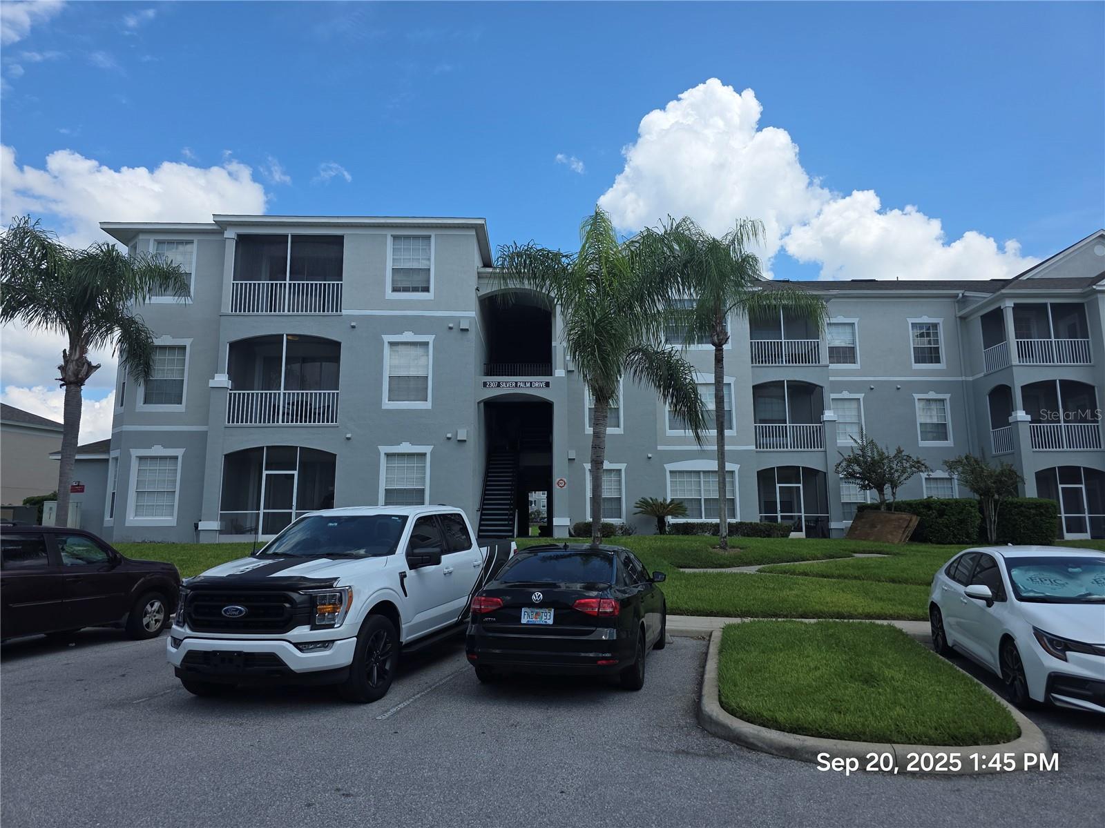 2307 Silver Palm Dr 202