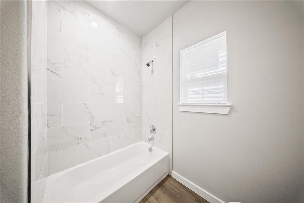 1624 E Collin Street