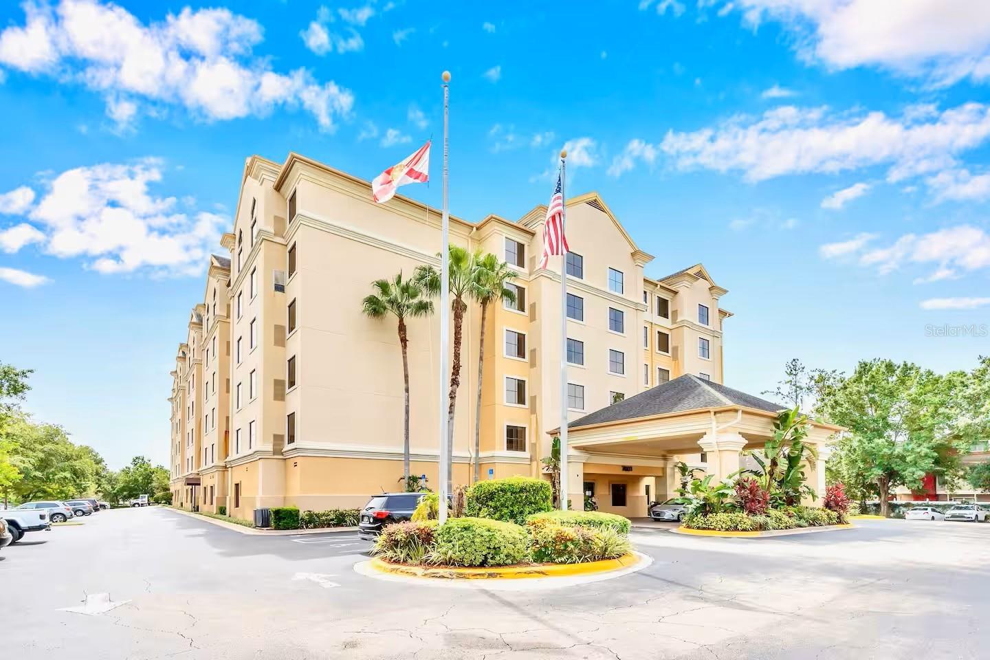 Orlando investment opportunity! This furnished 1BR/1BA condo offers 542 SF, an open floor plan, community pool & spa, fitness center, courtyard, and elevator. Conveniently located in the heart of Orlando, it’s a fun opportunity for investors or those looking for a Central Florida getaway. Bring your vision and make this one yours!