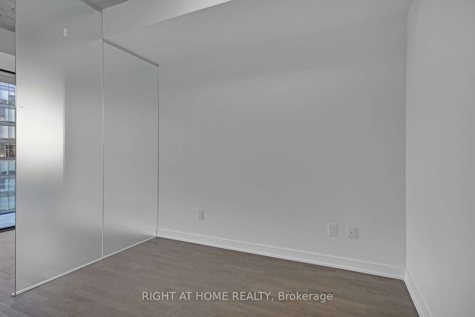 629 W King St 1223