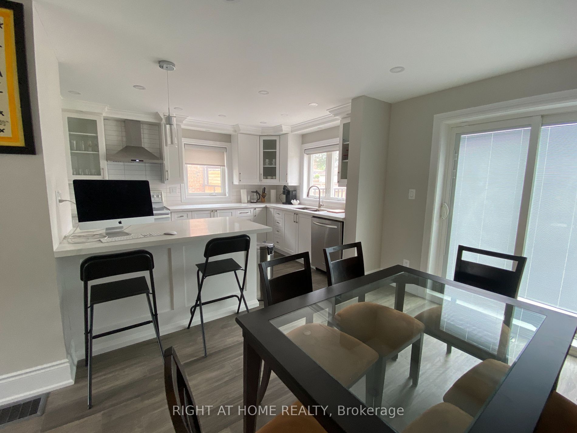 9 Snowood Crt Main