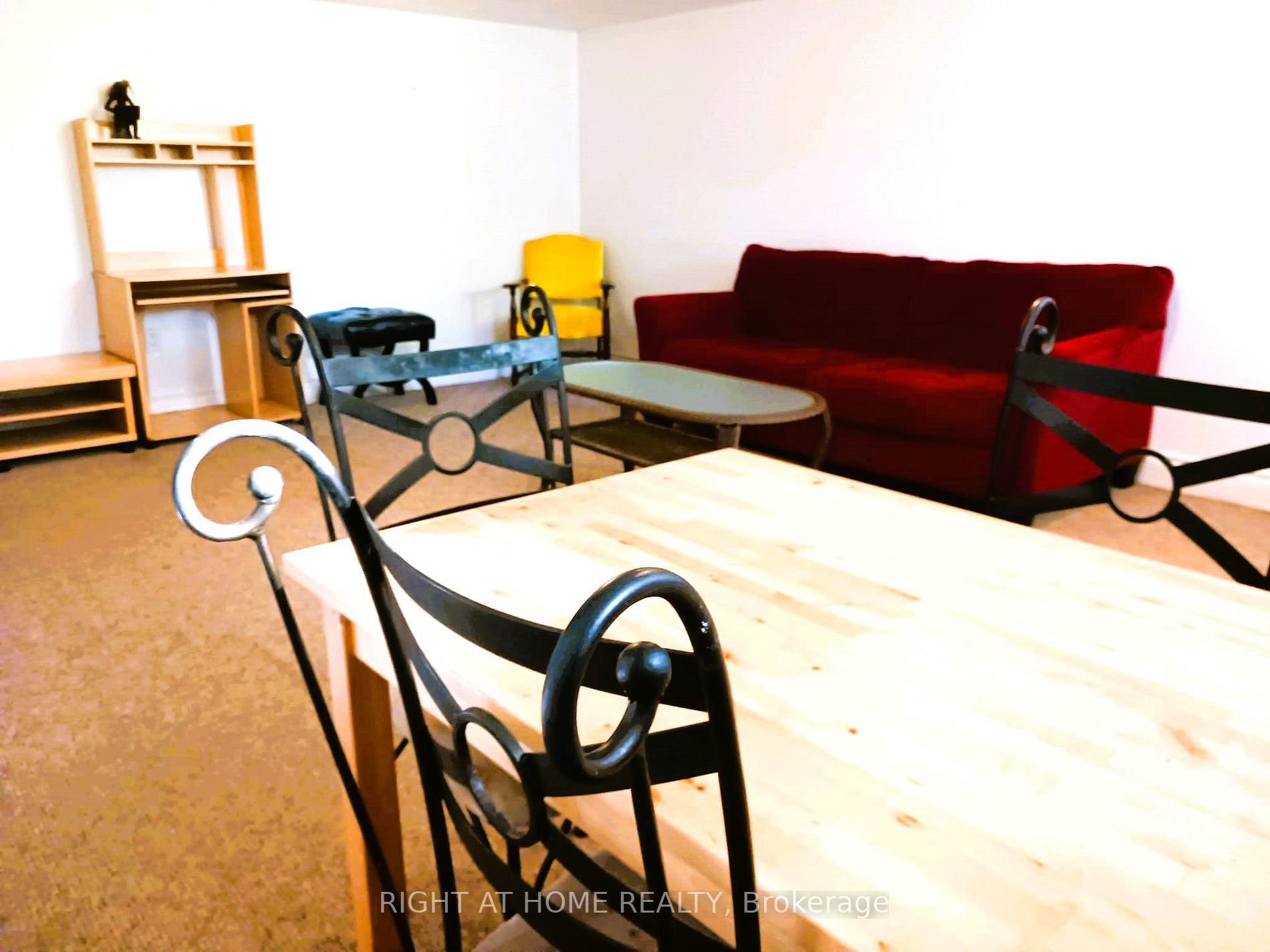 114 Connaught Ave