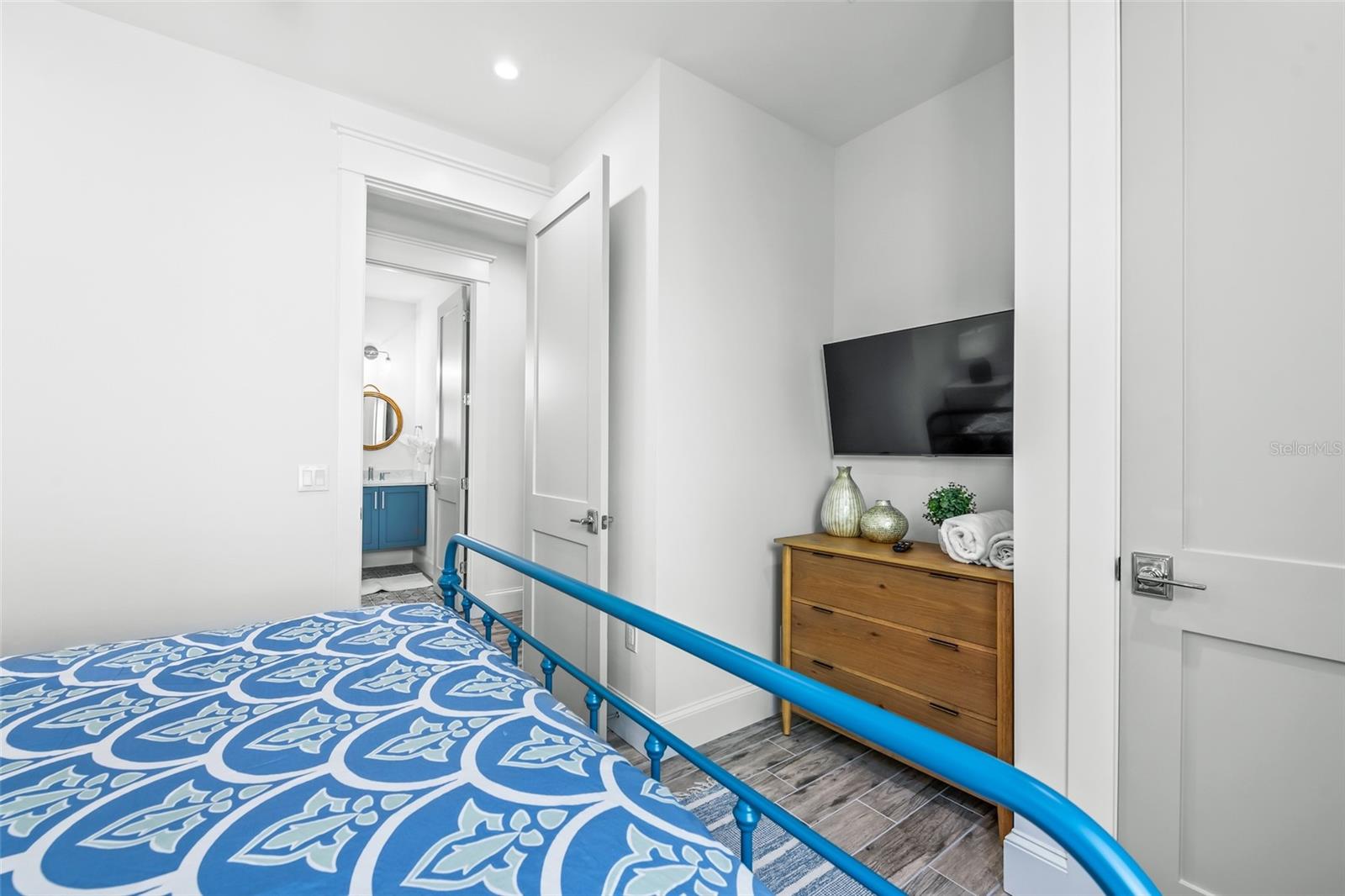 201 Bay Drive N