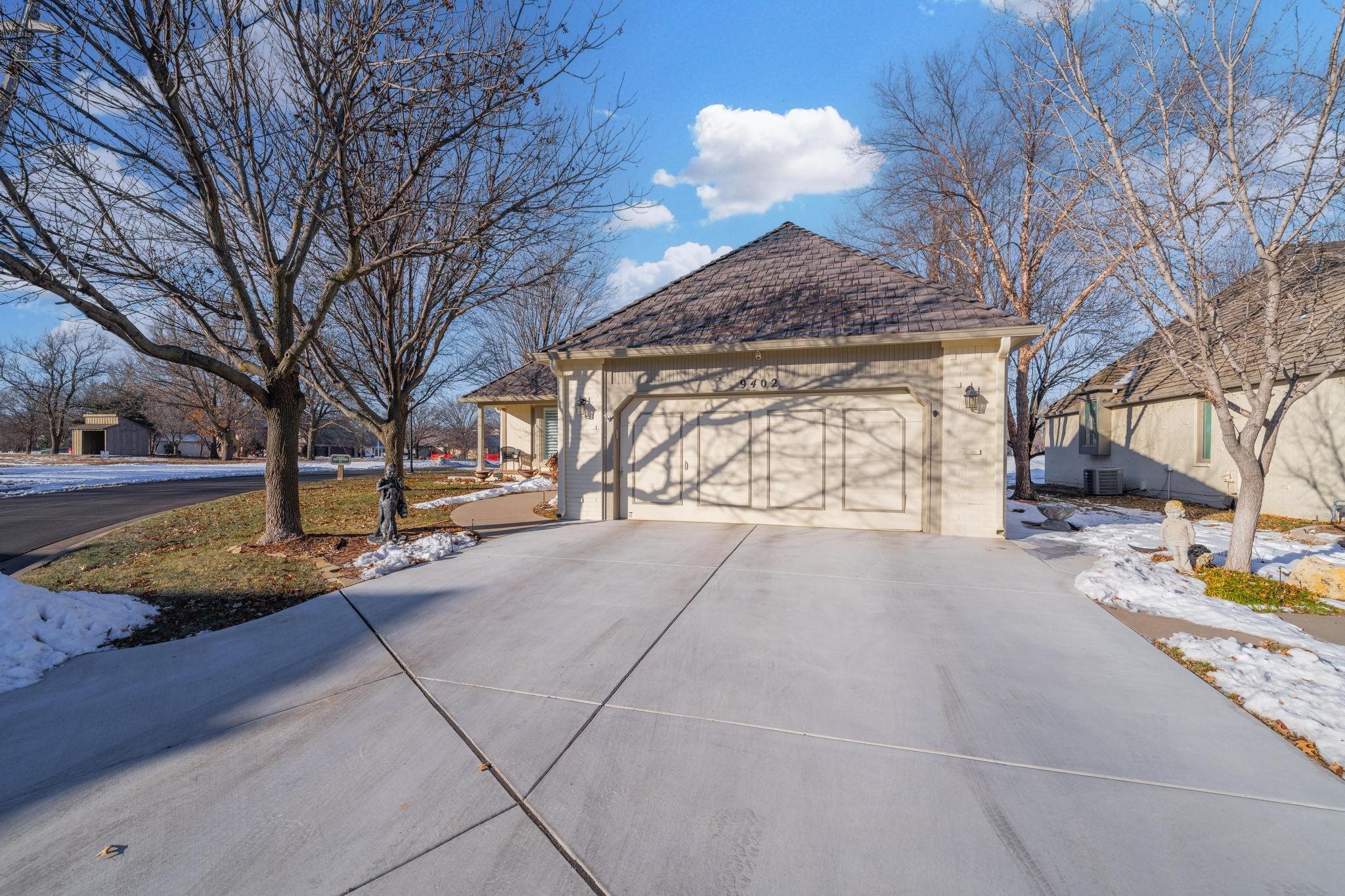 9402 E Woodspring St