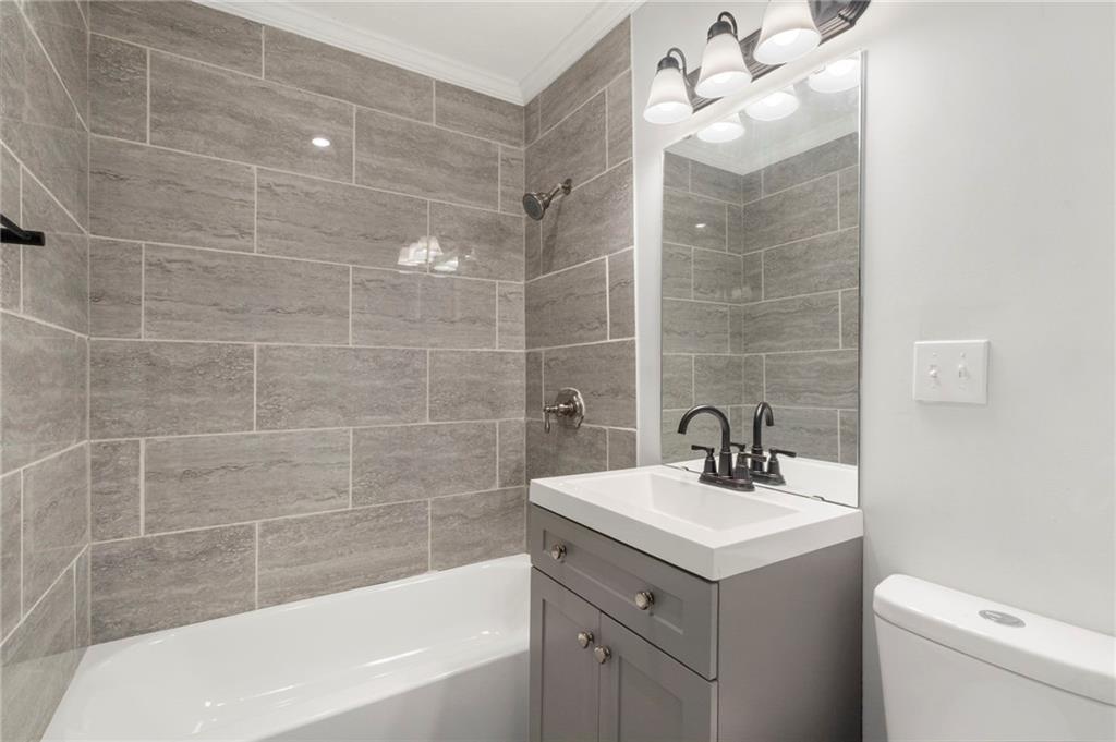 5211 NE 46th Terrace