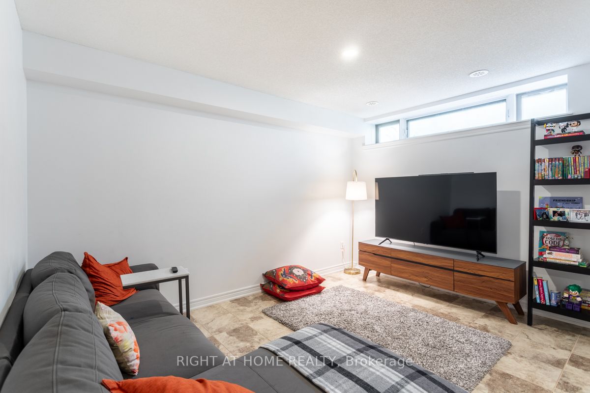 2460 Prince Michael Dr 28