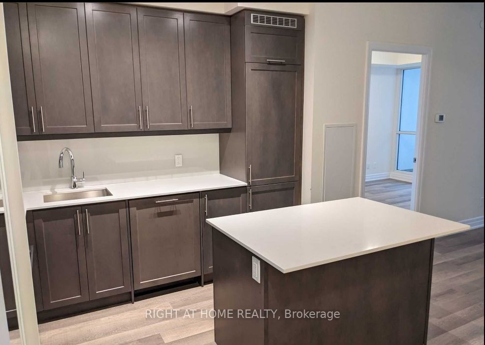 9085 Jane St 422