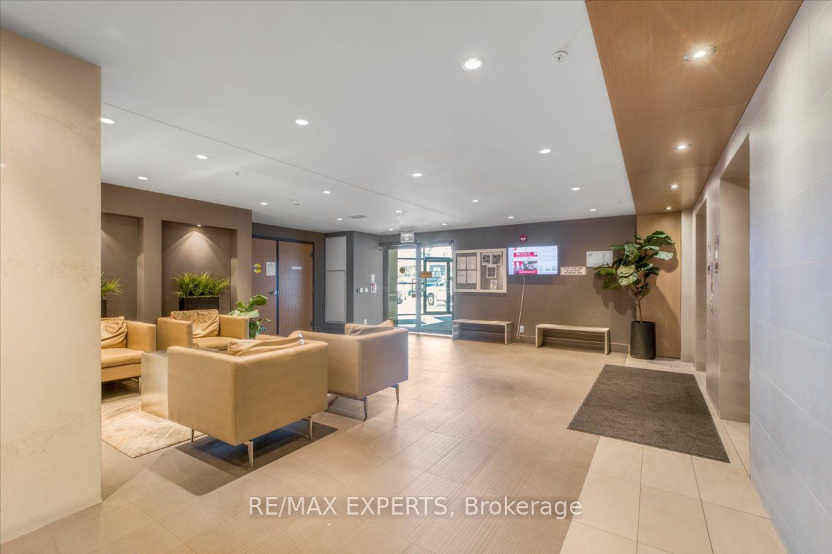 1105 E Leger Way 527