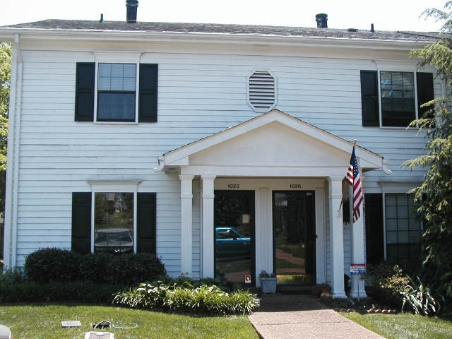 Enjoy a convenient location to rent starting now and great landlords.  Renovated- New flooring, newer light fixtures, stainless appliances, washer/dryer included, new storm door, new deck. 3 minutes to I-65 and Cool Springs Galleria, groceries, restaurants, about anything you'd like.  Property is out of traffic and noise.  Parking right outside your door.  Available now. Clean and ready for new tenants. Call for details.  1 year lease preferred.  Owner/Agent Paula Cirulli 615-596-6583. No dogs or cats.