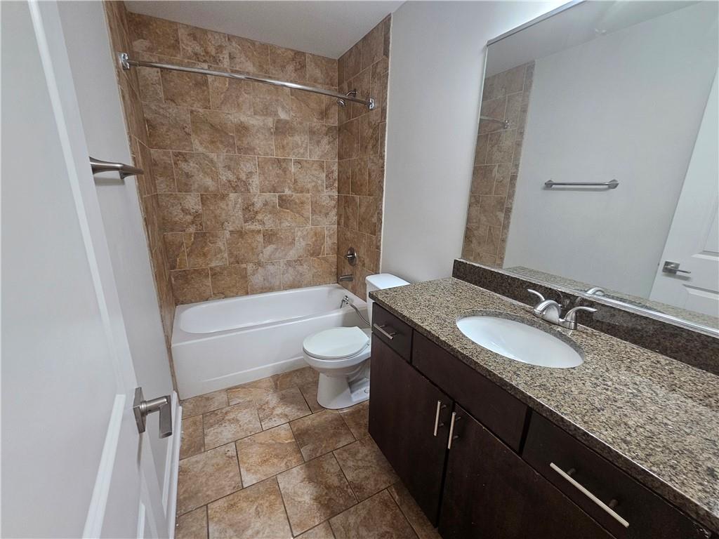 530 W 10th Street 530