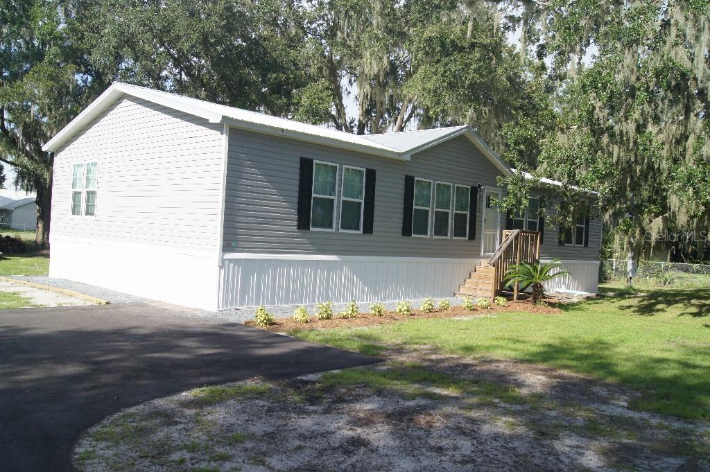 Welcome to your dream home! This brand-new 2025 manufactured home sits on just over an acre on the peaceful outskirts of Plant City, offering the perfect blend of modern living and country charm.

Step inside and enjoy an open-concept layout filled with modern finishes and upgrades. Features include:

Durable metal roof built to last for decades

Energy-efficient double-pane windows & recessed LED lighting

Central heating & cooling for year-round comfort

Drywall & 2x4 construction for a solid, traditional home feel

Electric fireplace adding warmth and charm

Spacious walk-in pantry for all your storage needs

Brand-new stainless appliances, all under manufacturer warranty

With over an acre of land, you’ll have plenty of room for outdoor living—bring your garden, add a workshop, or simply enjoy the space and privacy.

Don’t miss this opportunity to own a brand-new, warranty-backed home in a desirable Plant City location.
