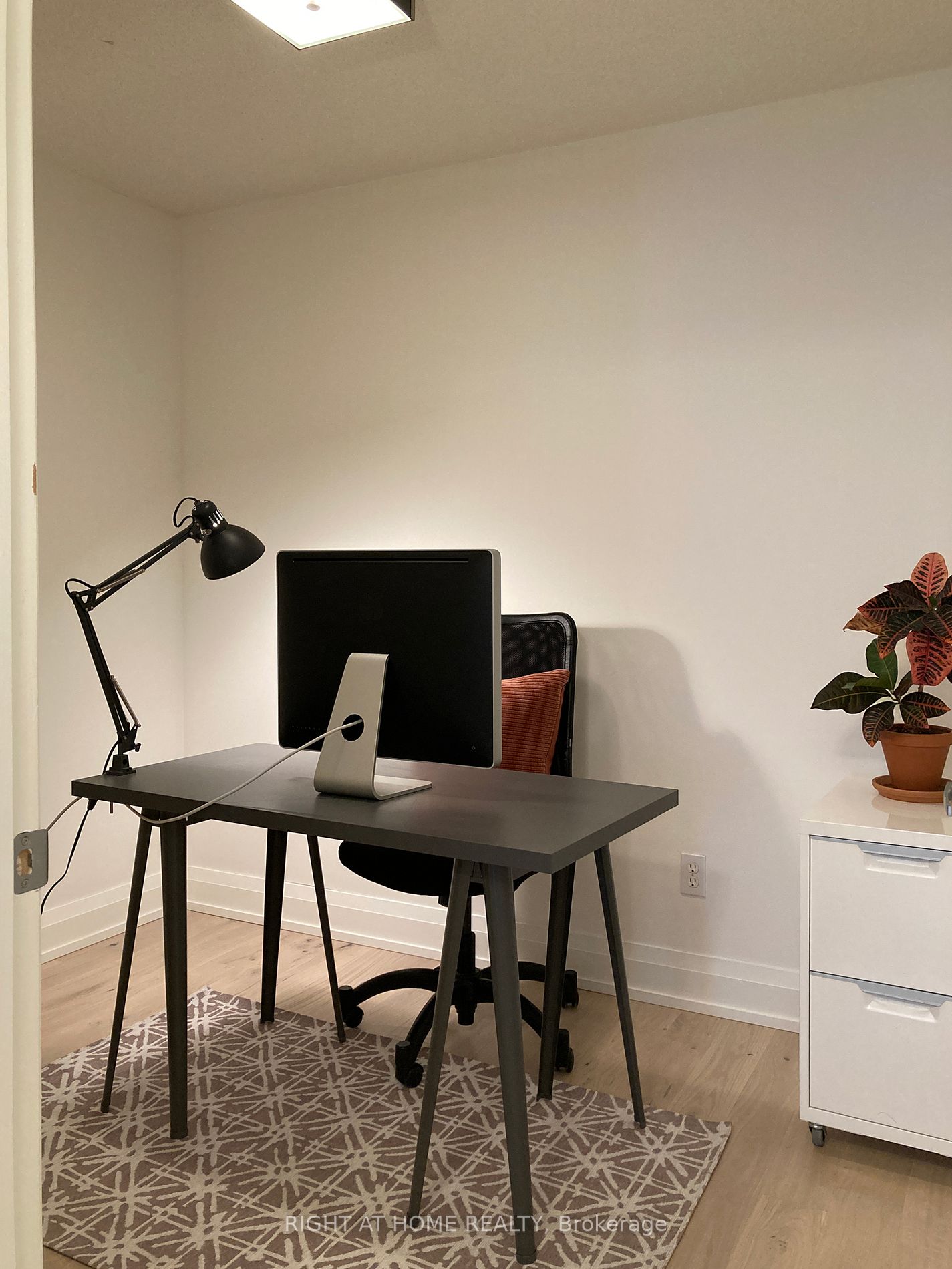 900 Mount Pleasant Rd 704