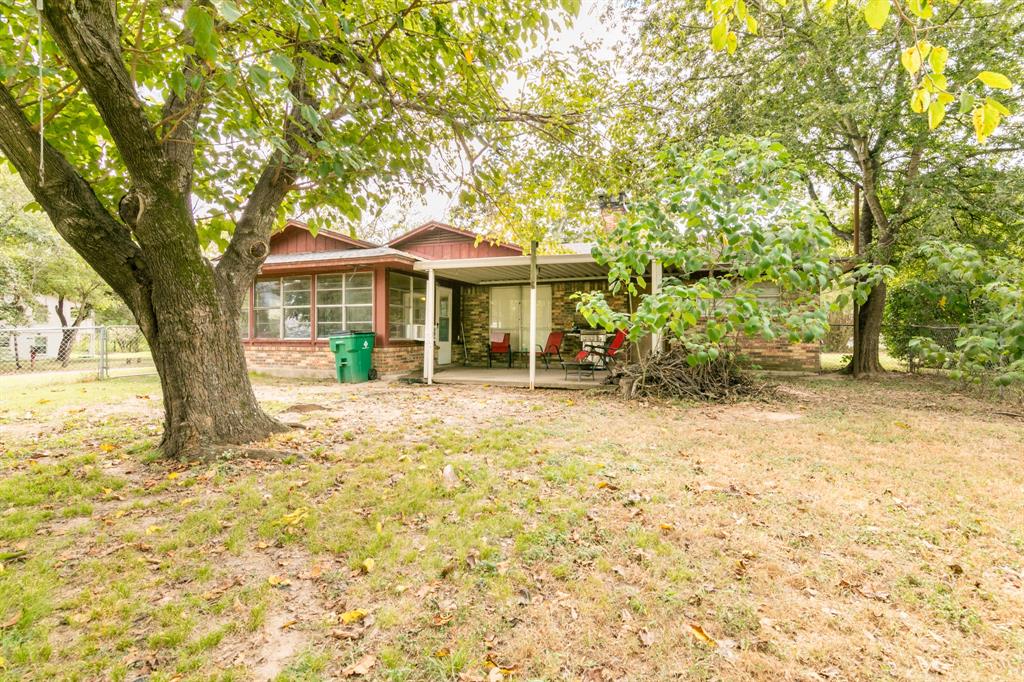 1004 Holiday Circle