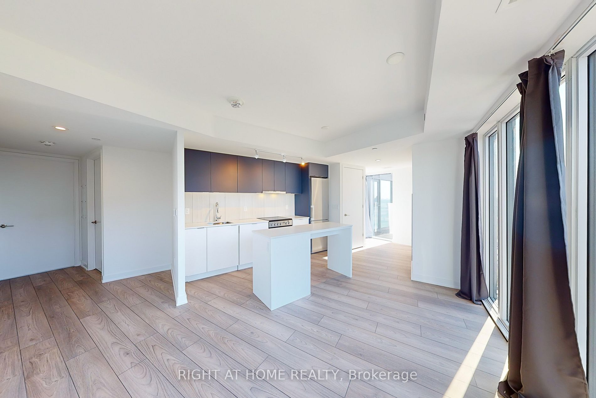 8 Tippet Rd 1410