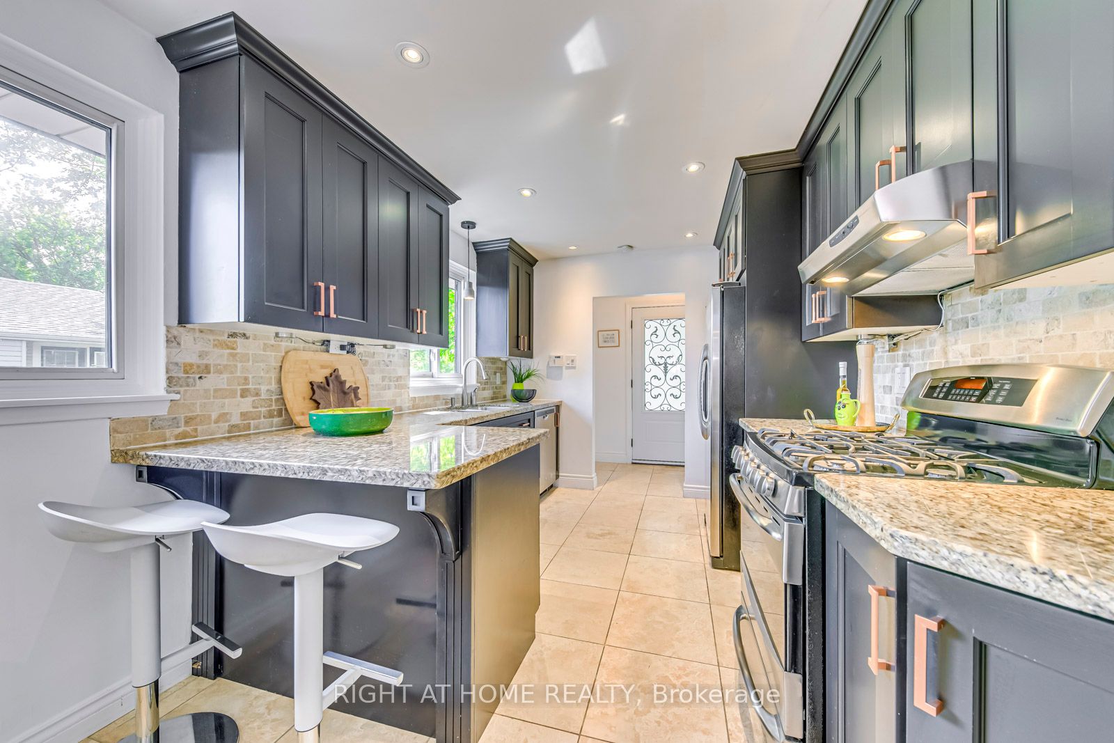 1306 Napier Cres